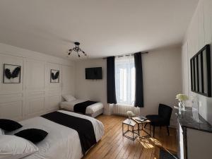 B&B / Chambres d'hotes La Demeure des Hotes 10 minutes de Disney : Chambre Familiale avec Salle de Bains Privative