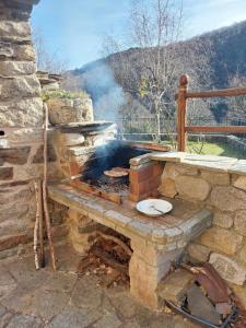 Maisons de vacances Gite La petite Combe du Castanet : Maison 2 Chambres