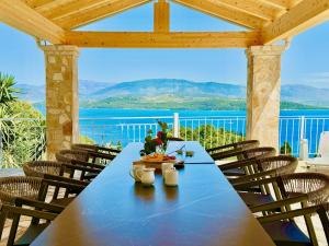 Villa Varvara Kerasia with private pool by DadoVillas