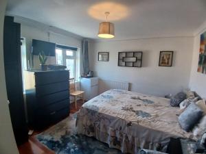 4 bed masonette with Garden
