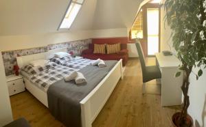 Aranyló Apartmanház - Quiet Studios with Balcony