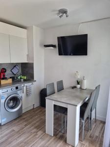 Appartements Front de mer, Wifi, joli appartement 4 couchages, secteur Lydia Grande plage : photos des chambres