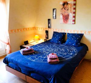 Cosy. 10mn du centre et de la gare. Garage gratuit