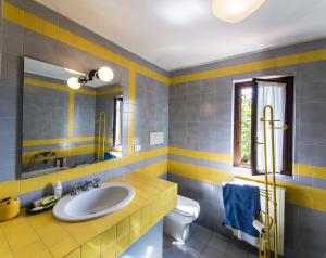 Casa con giardino e vista lago