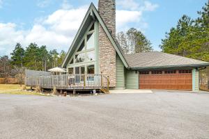 2 Mi to Sand Valley Family Getaway with Deck!