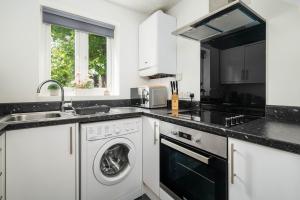 Charming Home w Parking Near Liverpool City Centre