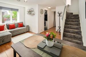 1BR House Near Centre - WiFi - Parking x2 - Pets