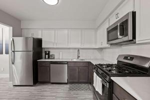 Stylish & Spacious Getaway Near Downtown