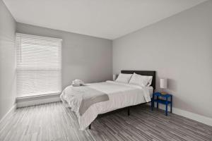 Stylish & Spacious Getaway Near Downtown