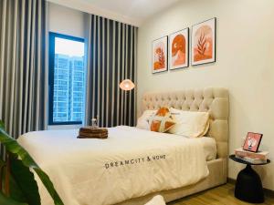 SUNNY HIDEOUT APARTMENT - Soft Queen Bed & Zen Garden, SA5 Vinhomes Smart, Ha Noi - Mochie Homestay