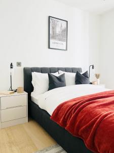 Executive 2bed Apartment -West London -Steps to Tube, Westfield - Pool