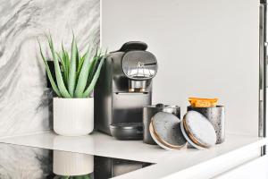 Executive 2bed Apartment -West London -Steps to Tube, Westfield - Pool