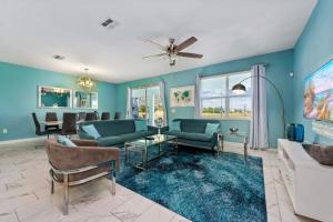 Lakefront 8BR Super Resort Pool Home Near Disney