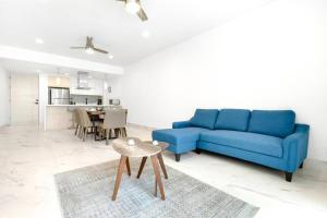 Walk to the beach, great location