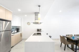 Walk to the beach, great location