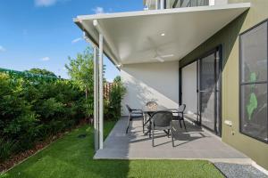 Luxury 4BR Home with Pool Gym and BBQ in Helensvale