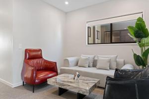 Luxury 4BR Home with Pool Gym and BBQ in Helensvale