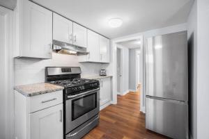 3BR Basic Beach - 1 block to Bay