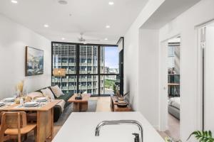 Modern 1BR Apt in Prime Queens Wharf Location