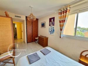 Appartements La Fregate - Grand Appartement avec vue sur la mer - Piscine : photos des chambres