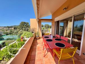 Appartements La Fregate - Grand Appartement avec vue sur la mer - Piscine : photos des chambres