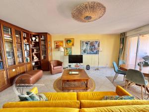Appartements La Fregate - Grand Appartement avec vue sur la mer - Piscine : photos des chambres