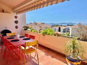 Appartements La Fregate - Grand Appartement avec vue sur la mer - Piscine : photos des chambres