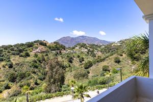 Stylish Estepona Hills Apartment with Lovely Views