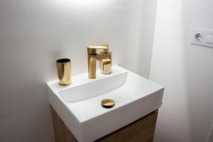 Sun-Kissed Cozy Bungalow