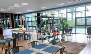 Loft and Luxe 1BR Condo in Clark