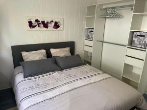 À 900 M de lentrée du Circuit des 24 heures