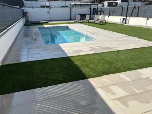 Casa con piscina y parking en Roda de Berà