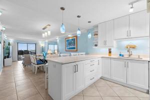 507- Ocean View 2 bedroom top floor