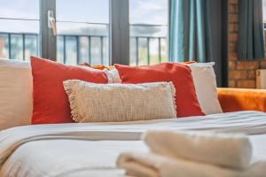 Modern and Industrial 2 Bed - Close to London Bridge, Sleeps 6
