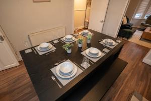 Comfortable Long Stays Near Old Trafford with Pool Table