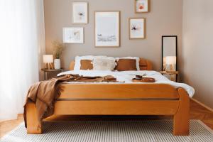 Bright Harmony with balcony in Old Town, renovated