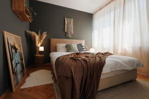 Bright Harmony wtih Balcony Old Town Renovated