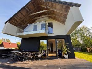 Enklawa Winiec - nowoczesny dom nad jeziorem, 6 sypialni, jacuzzi