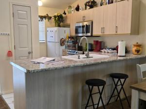 Swan's Couples Getaway Condo