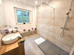 Luxembourg Living Stylish 2BR w Free parking