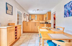 Maisons de vacances Pet Friendly Home In Tremolat : photos des chambres