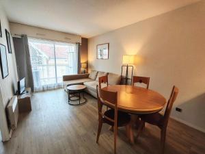 Résidence Riviera - T2, situé en centre-ville proche de la plage MAE-2661