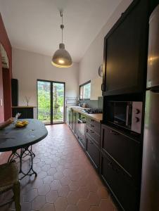 Maison de famille entre mer & collines - Charme, citronniers et tranquillité - accès marche et sentier 3 min