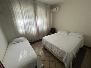 Casa Quintal Setor Bueno! 5 quartos com ar split e internet ultra! 4 vagas de garagem! Bem localizado! Marista Parques Areião e Vaca Brava Hospital Premium Mater Dei Smart e Blue Fit Perdomo Goiânia Shopping!