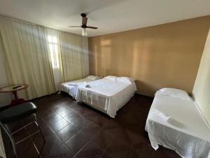 Casa Quintal Setor Bueno! 5 quartos com ar split e internet ultra! 4 vagas de garagem! Bem localizado! Marista Parques Areião e Vaca Brava Hospital Premium Mater Dei Smart e Blue Fit Perdomo Goiânia Shopping!