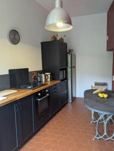 Maisons de vacances Maison de famille entre mer & collines - Charme, citronniers et tranquillite - acces marche et sentier 3 min : photos des chambres
