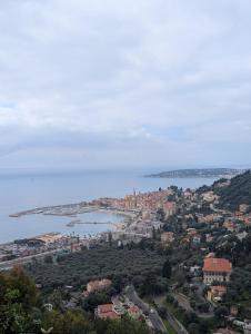 Maisons de vacances Maison de famille entre mer & collines - Charme, citronniers et tranquillite - acces marche et sentier 3 min : photos des chambres
