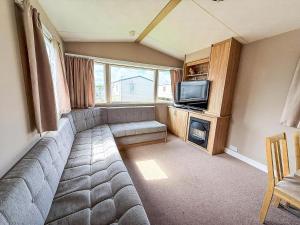 Homely 8 Berth Caravan At California Cliffs Near To Scratby Beach Ref 50067G