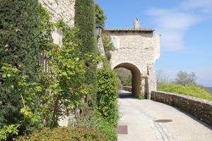 Maisons de vacances Lou Cigalou - Au Calme - Grand Jardin - Piscine Partagee - Parking - Campagne et Idealement Situe Proche A7 et Montelimar : photos des chambres