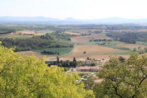Maisons de vacances Lou Cigalou - Au Calme - Grand Jardin - Piscine Partagee - Parking - Campagne et Idealement Situe Proche A7 et Montelimar : photos des chambres